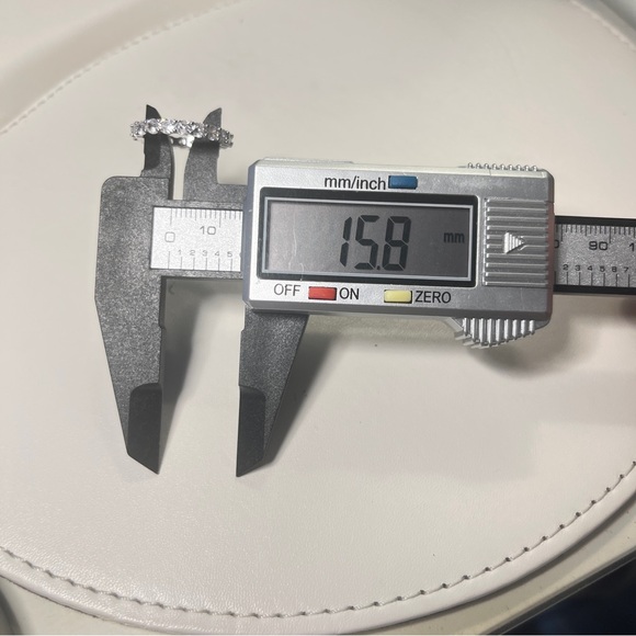 Round eternity wedding band/ring - Picture 3 of 4